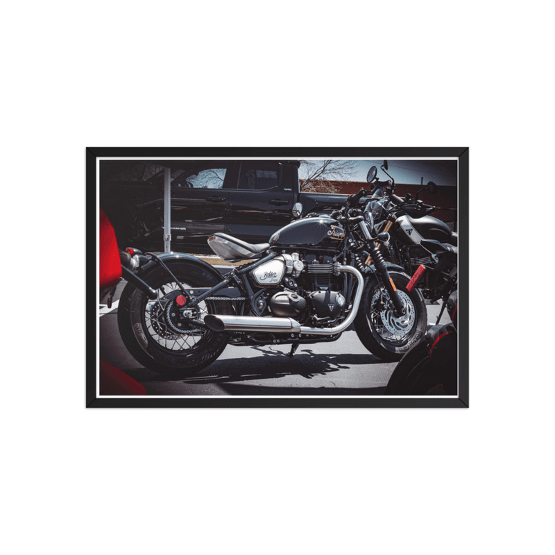 Triumph Bobber – Blacked-Out Icon